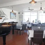 Hotel La Maison Sur L'eau 4*