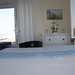 Hotel La Maison Sur L'eau 4*
