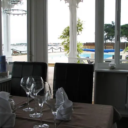 La Maison Sur L'eau 4*