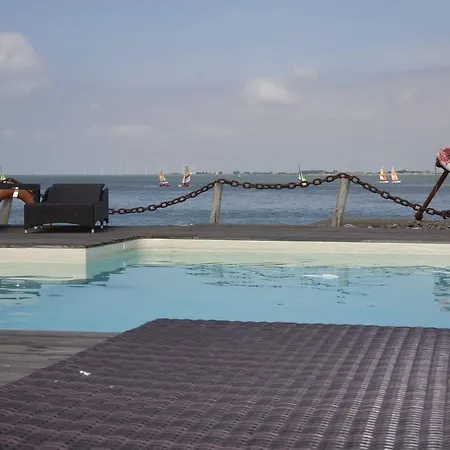 Szálloda La Maison Sur L'eau