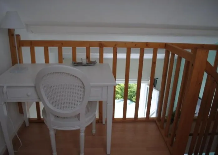 Hotel La Maison Sur L'eau 4*