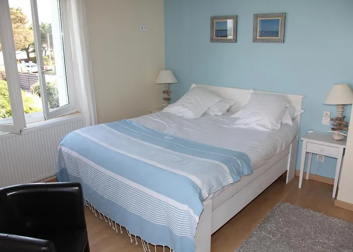 Hotel La Maison Sur L'eau 4*