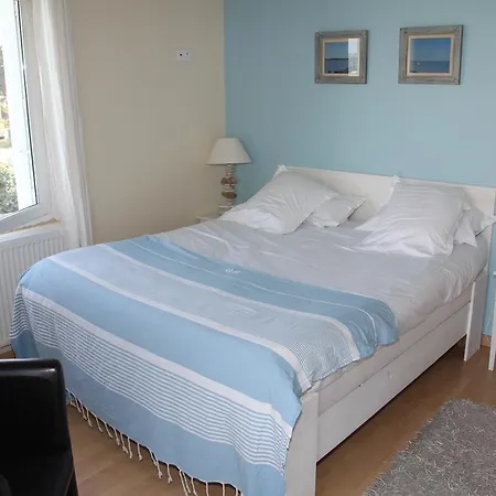 Hotel La Maison Sur L'eau 4*