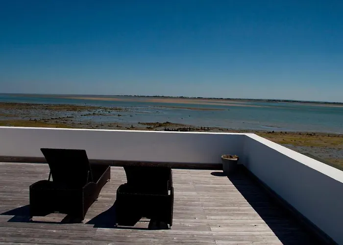 Hotel La Maison Sur L'eau Barbâtre