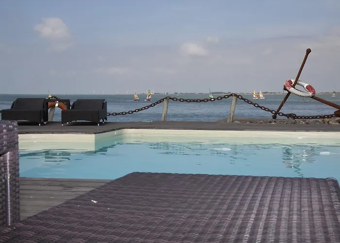 Hotel La Maison Sur L'eau