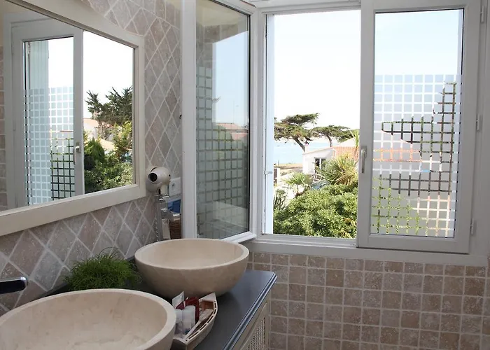 Hotel La Maison Sur L'eau